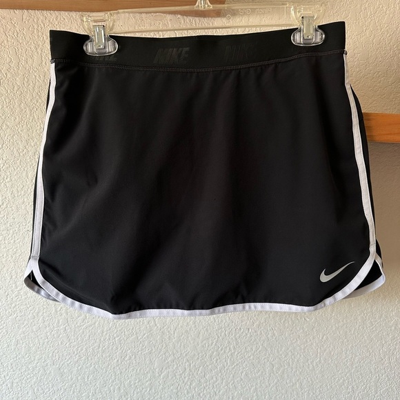 Nike Women's Dri-Fit Fringe Flip Golf Skorts-Black Small - Picture 3 of 8